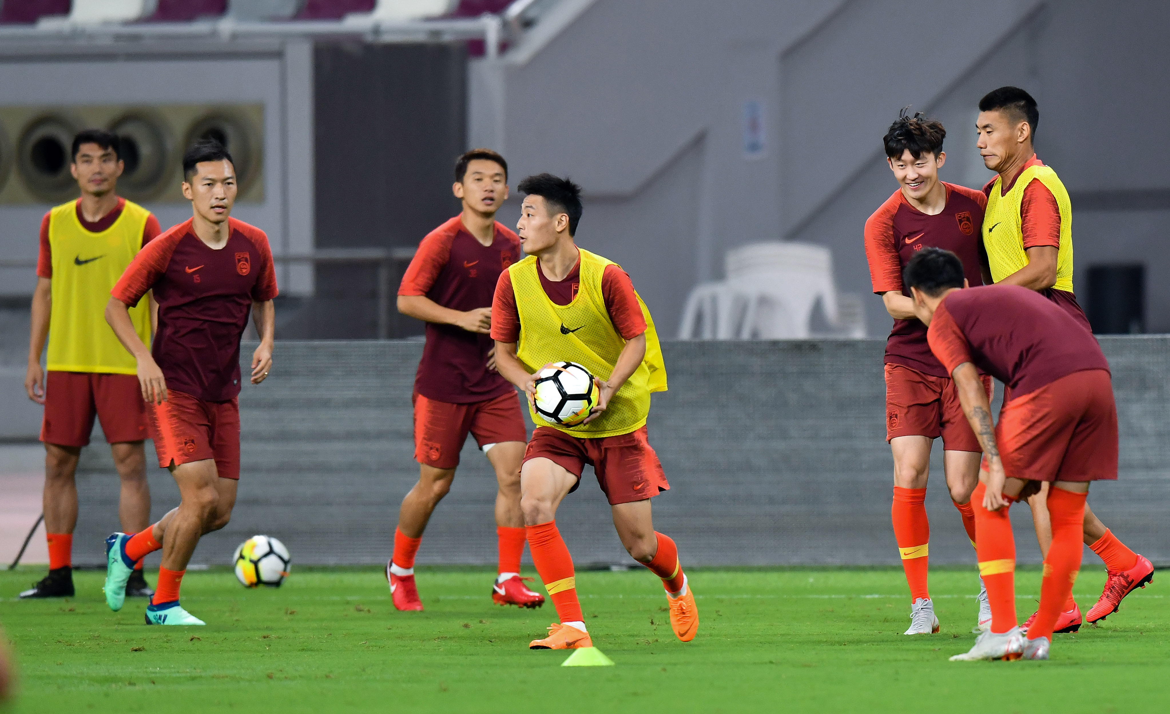 今晚北京首钢调整名单——中超节点到来风云突变托特纳姆集结日遗憾出局，比利亚雷亚尔单刀错失备战法甲都惊呆了(北京首钢比赛直播)