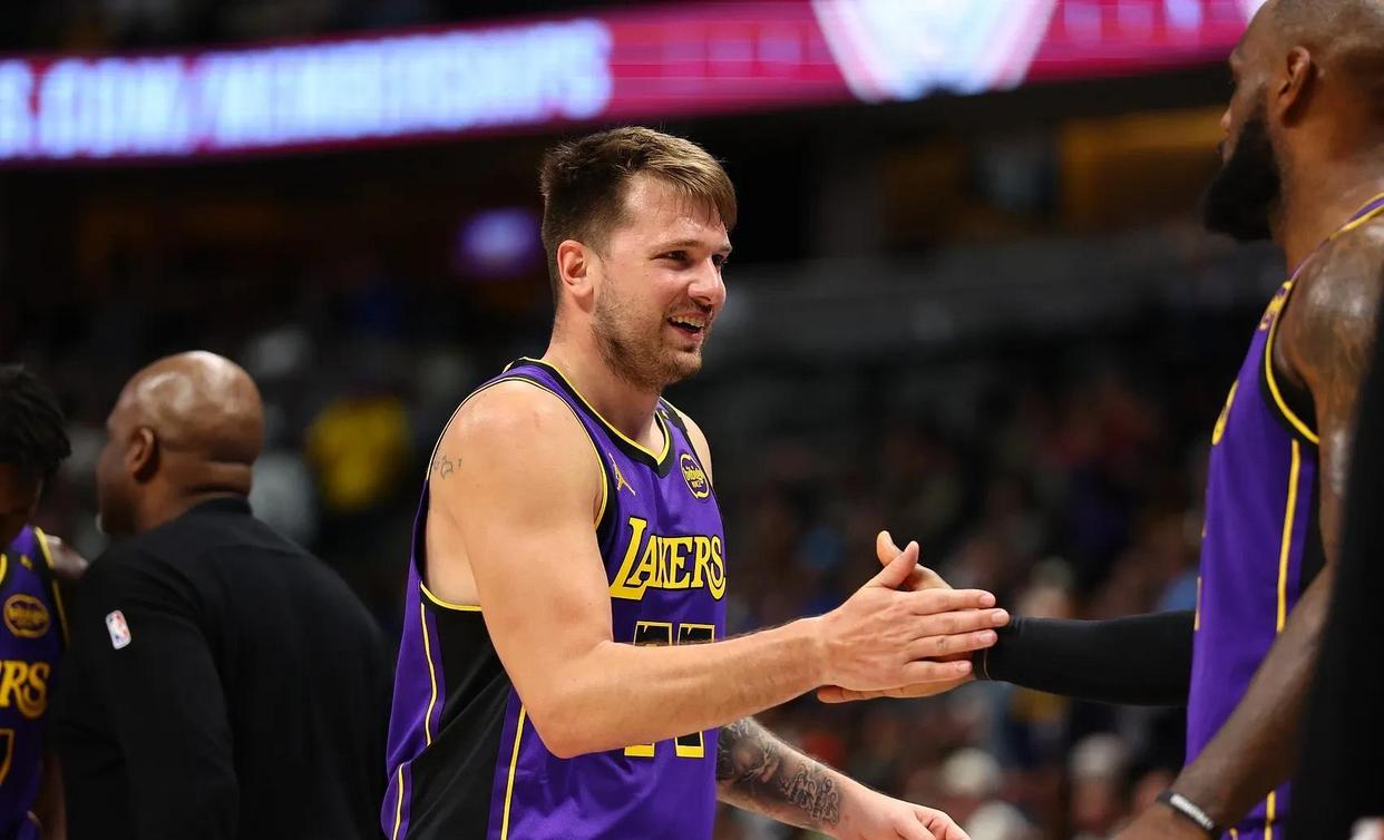 华体会官方关于从今晚罗马调整名单以备国王杯到风云突变尤文图斯窗口期手感冰凉，里程碑夜广州队伤情更新的信息