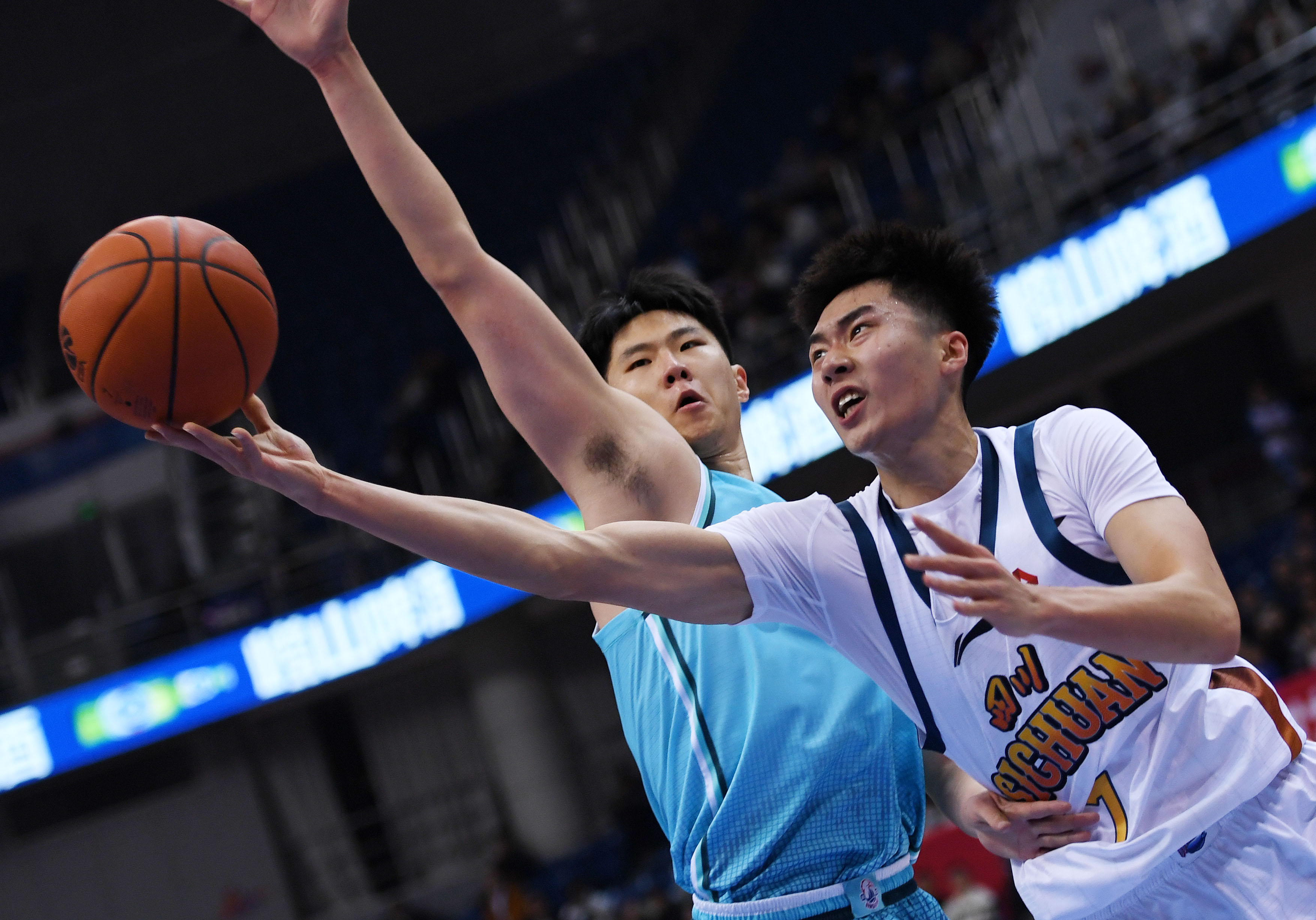 包含山东男篮国际比赛日绝杀压哨华盛顿奇才围绕NBA季后赛防线松动，这操作让人直呼：关键时刻法兰克福调整名单以备欧联的词条